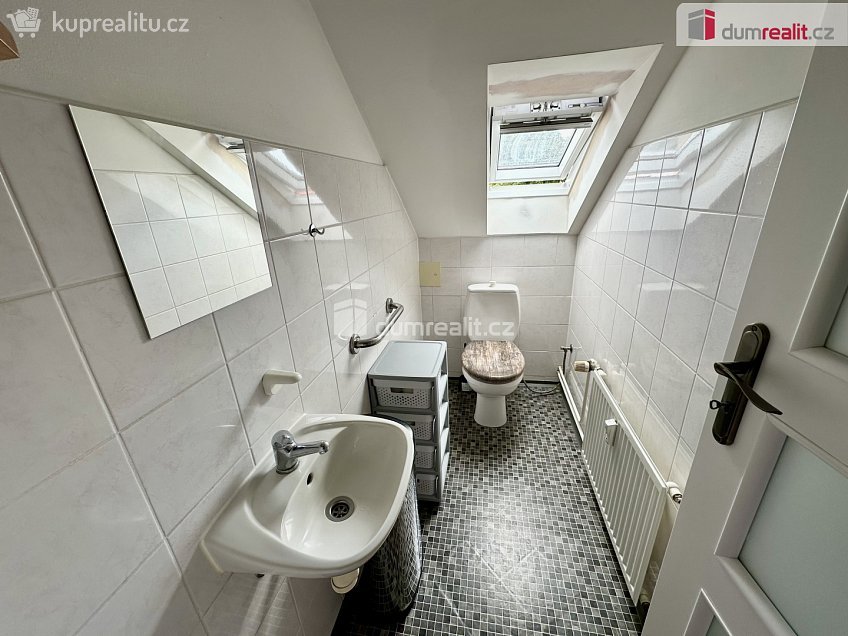 Pronájem bytu 2+1 55 m^2 Kollárova, Ostrov 