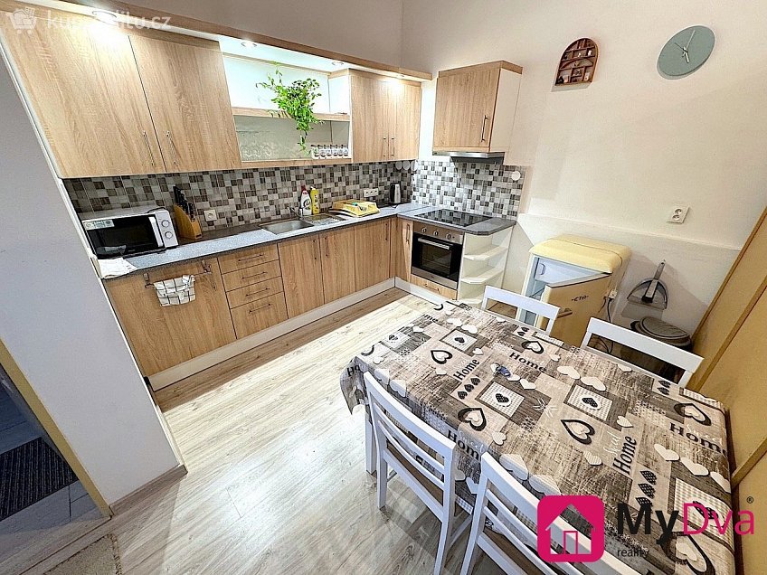 Pronájem  obchodních prostor 60 m^2 Průmyslová, Znojmo 