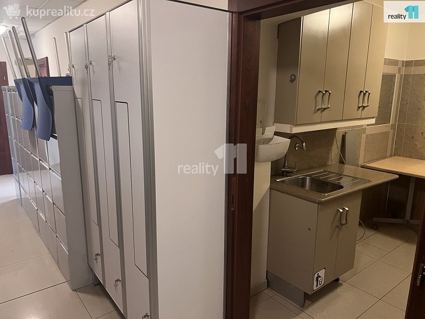 Pronájem  obchodních prostor 146 m^2 Chebská, Karlovy Vary 