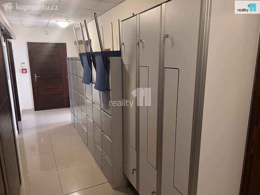 Pronájem  obchodních prostor 146 m^2 Chebská, Karlovy Vary 