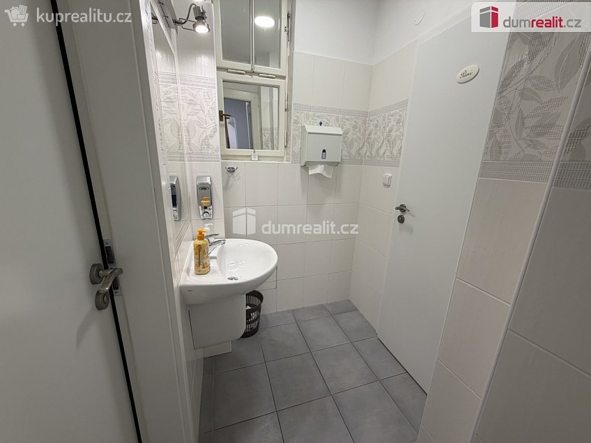 Pronájem  kanceláře 143 m^2 Vodičkova, Praha 1 