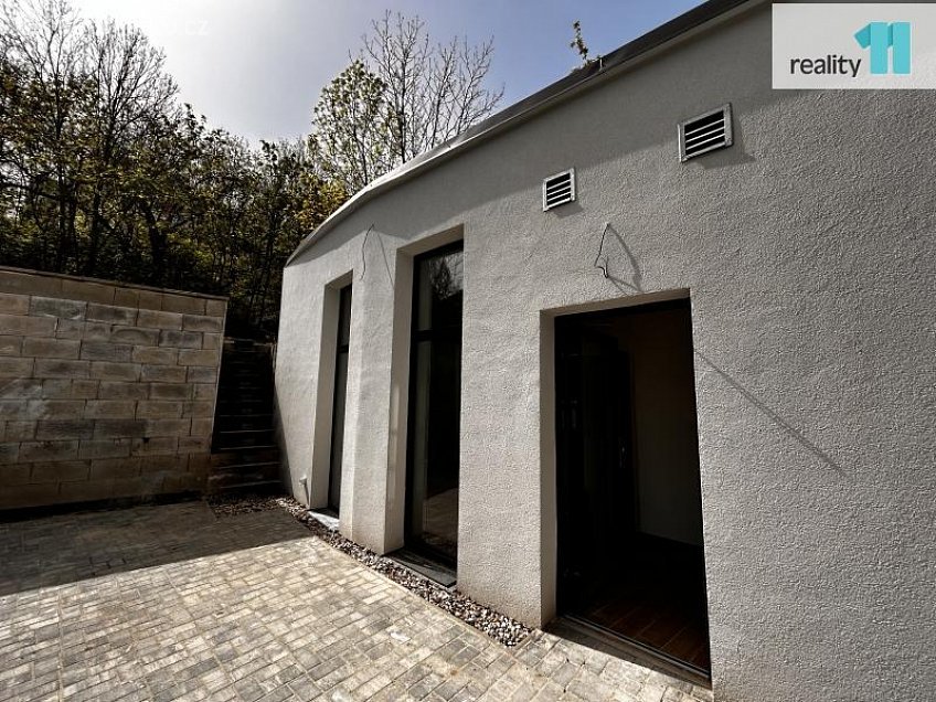 Pronájem bytu 1+kk 34 m^2 Michelská, Praha 4 