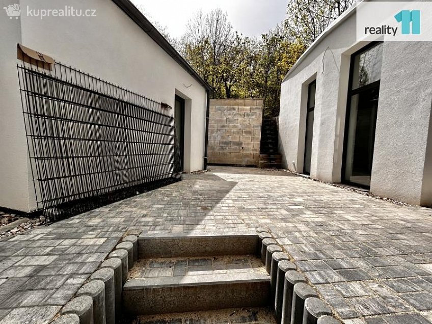 Pronájem bytu 1+kk 34 m^2 Michelská, Praha 4 