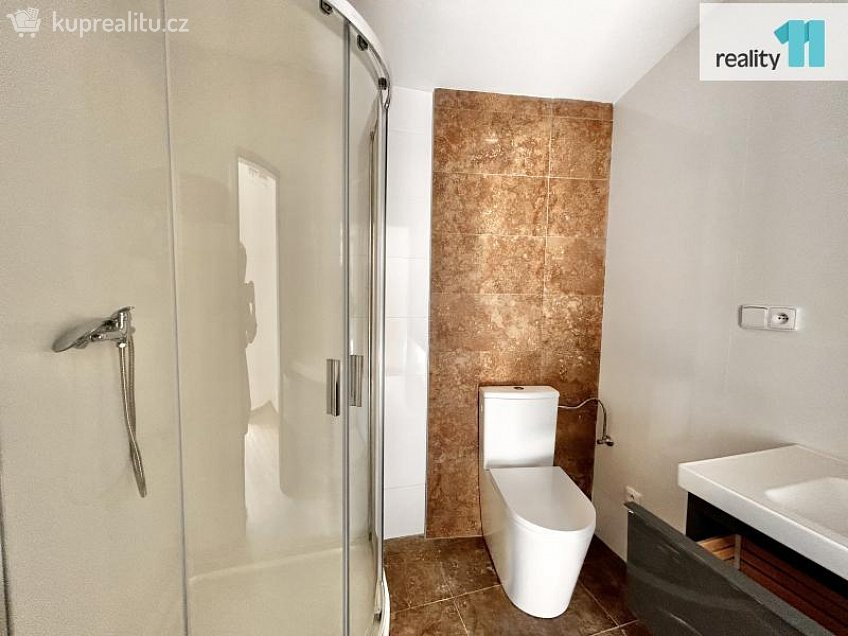 Pronájem bytu 1+kk 34 m^2 Michelská, Praha 4 