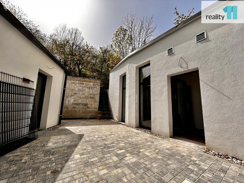 Pronájem bytu 1+kk 34 m^2 Michelská, Praha 4 