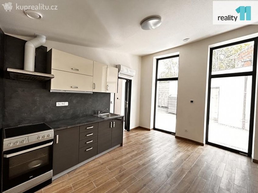 Pronájem bytu 1+kk 34 m^2 Michelská, Praha 4 