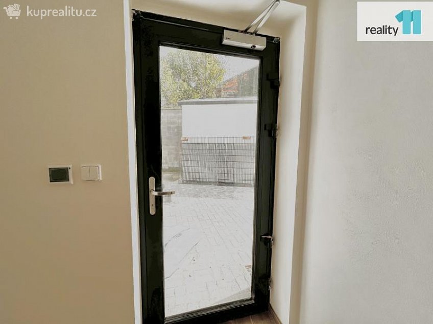 Pronájem bytu 1+kk 34 m^2 Michelská, Praha 4 