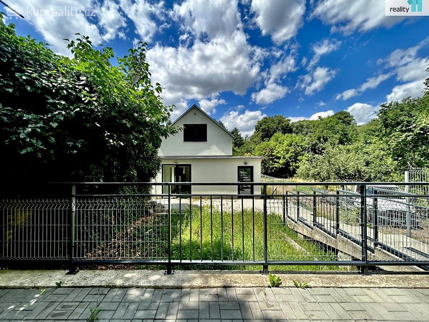 Prodej  rodinného domu 94 m^2 K Dubovému mlýnu, Praha 6 