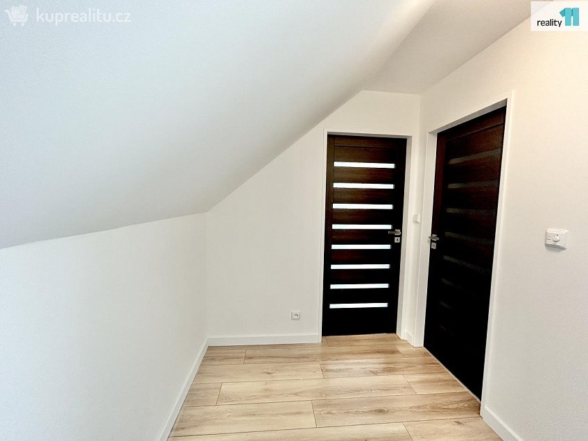 Prodej  rodinného domu 94 m^2 K Dubovému mlýnu, Praha 6 