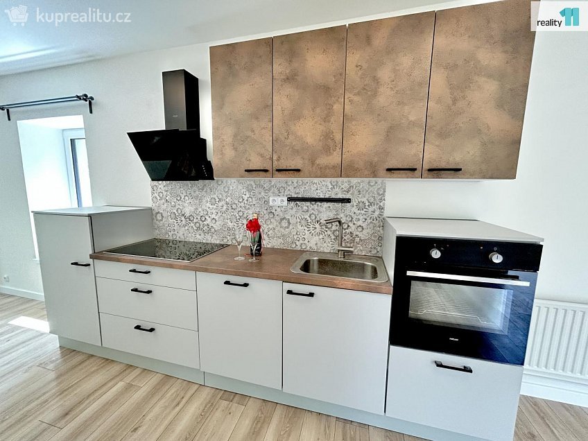 Prodej  rodinného domu 94 m^2 K Dubovému mlýnu, Praha 6 