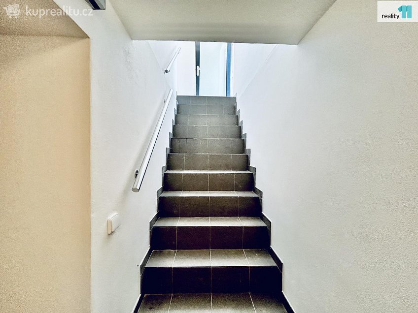 Prodej  rodinného domu 94 m^2 K Dubovému mlýnu, Praha 6 