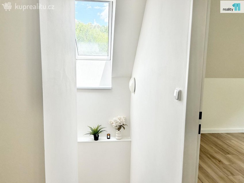 Prodej  rodinného domu 94 m^2 K Dubovému mlýnu, Praha 6 