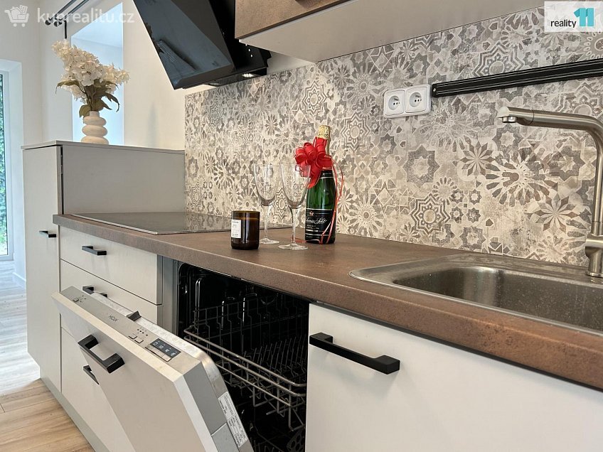 Prodej  rodinného domu 94 m^2 K Dubovému mlýnu, Praha 6 