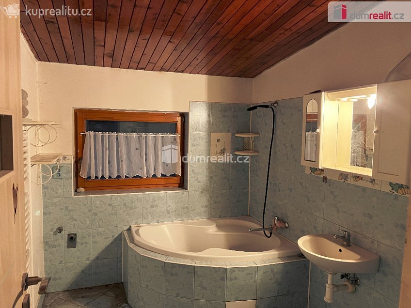 Prodej  usedlosti 5156 m^2 U Zastávky, Šenov u Nového Jičína 