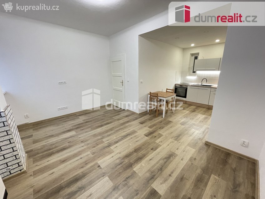 Pronájem bytu 2+kk 48 m^2 Biskupcova, Praha 3 