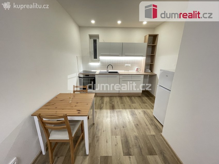 Pronájem bytu 2+kk 48 m^2 Biskupcova, Praha 3 