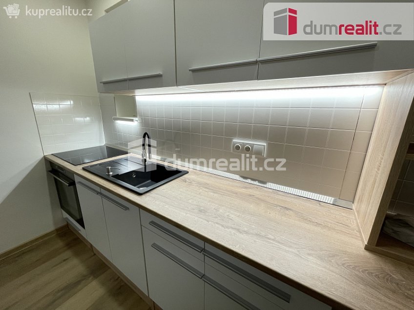 Pronájem bytu 2+kk 48 m^2 Biskupcova, Praha 3 