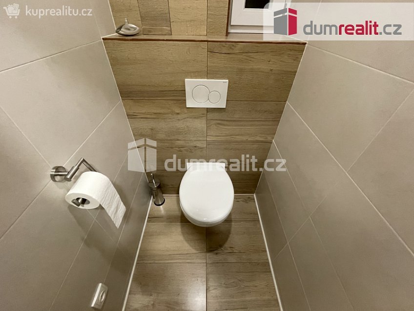 Pronájem bytu 2+kk 48 m^2 Biskupcova, Praha 3 