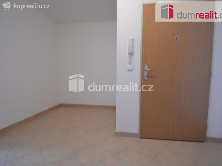 Pronájem bytu 1+kk 39 m^2 Vorařská, Praha 12 