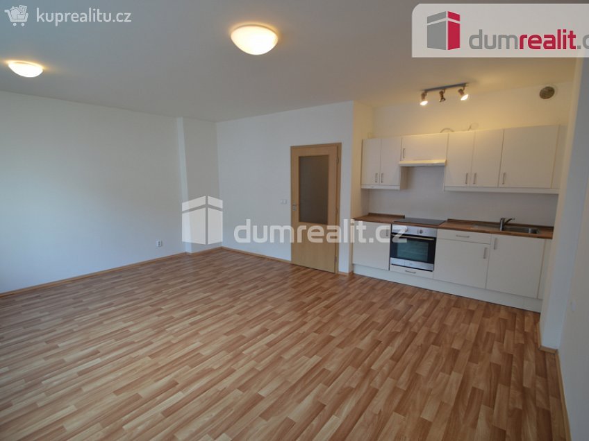 Pronájem bytu 1+kk 39 m^2 Vorařská, Praha 12 