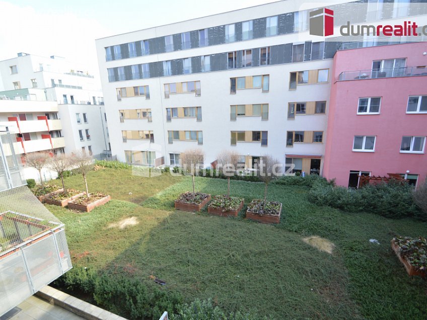 Pronájem bytu 1+kk 39 m^2 Vorařská, Praha 12 