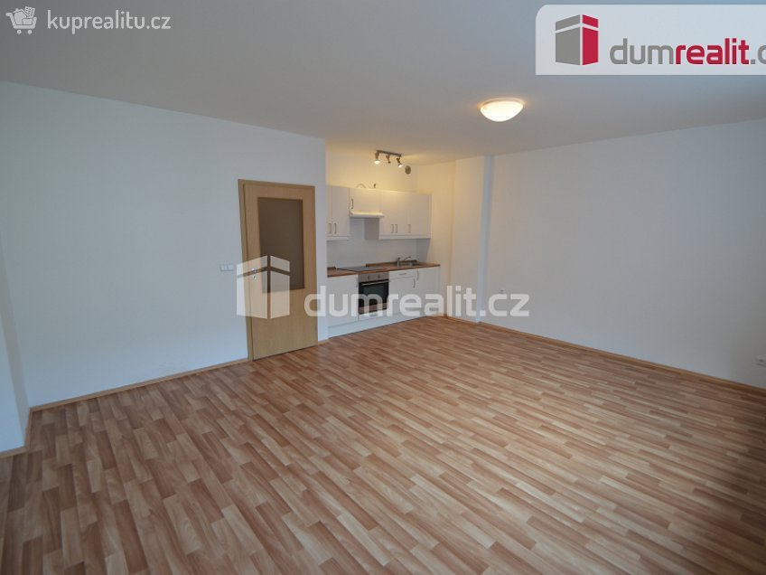 Pronájem bytu 1+kk 39 m^2 Vorařská, Praha 12 