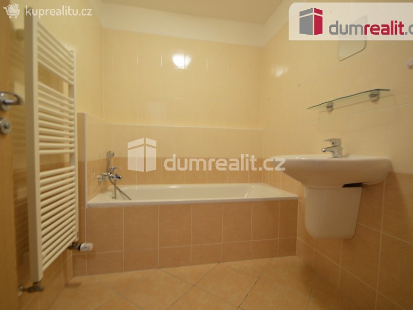 Pronájem bytu 1+kk 39 m^2 Vorařská, Praha 12 