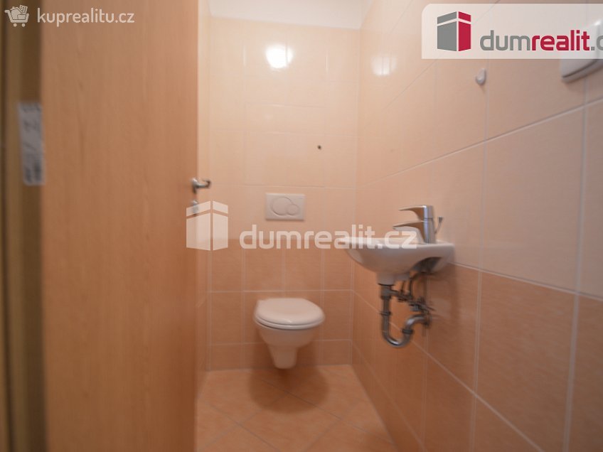 Pronájem bytu 1+kk 39 m^2 Vorařská, Praha 12 