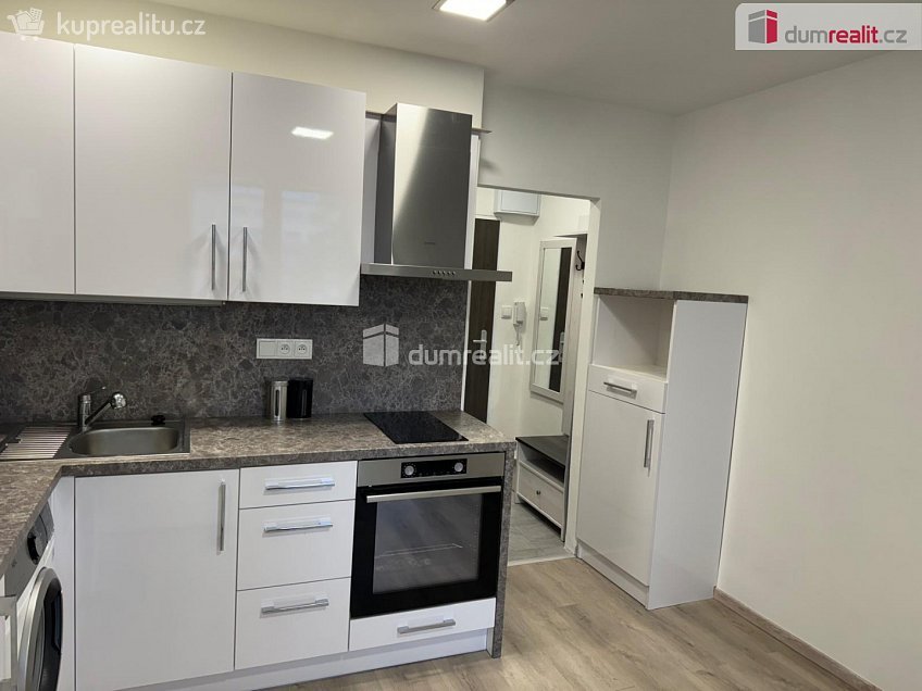 Pronájem bytu 1+kk 22 m^2 Ratibořská, Opava 