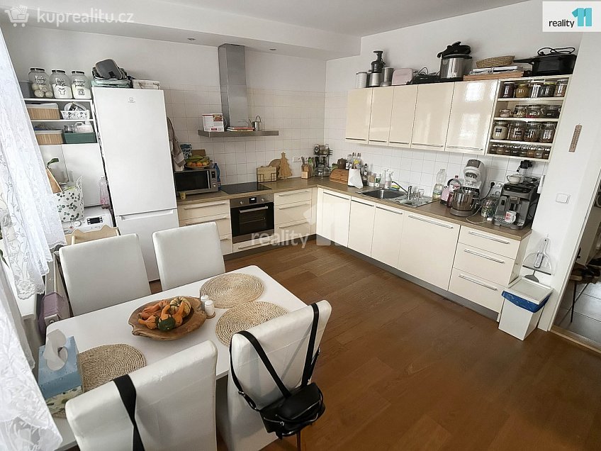 Pronájem bytu 2+1 55 m^2 Nerudova, Holešov 