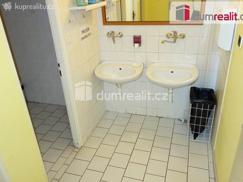 Pronájem  obchodních prostor 15 m^2 náměstí T. G. Masaryka, Břeclav 