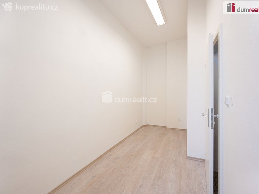 Pronájem  kanceláře 10 m^2 Karla IV., České Budějovice 