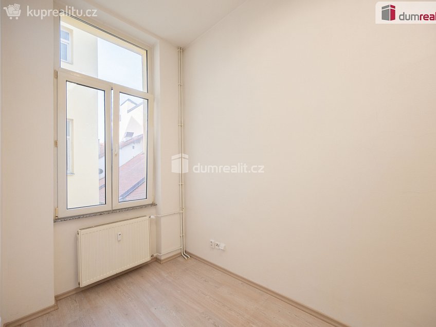 Pronájem  kanceláře 10 m^2 Karla IV., České Budějovice 