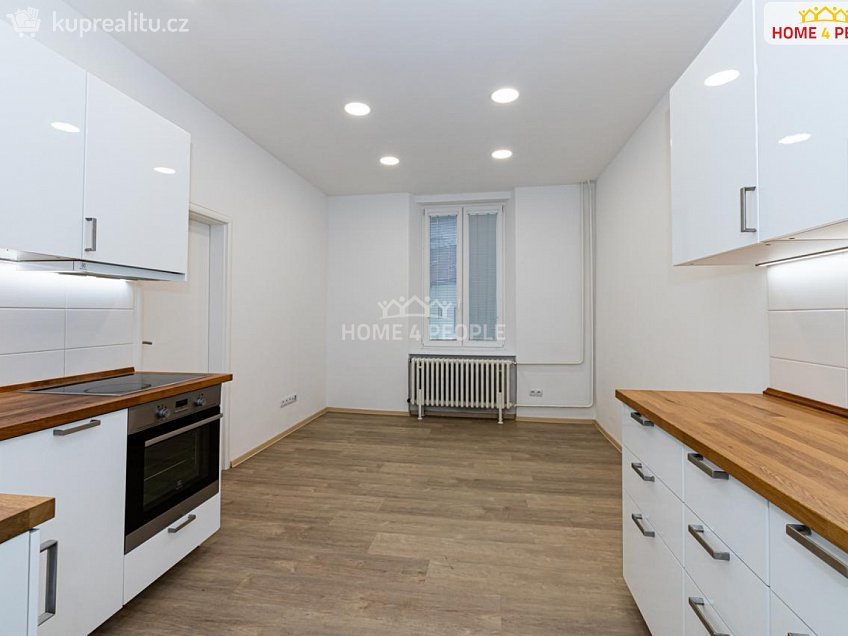 Pronájem bytu 2+kk 37 m^2 Novovysočanská, Praha 9 