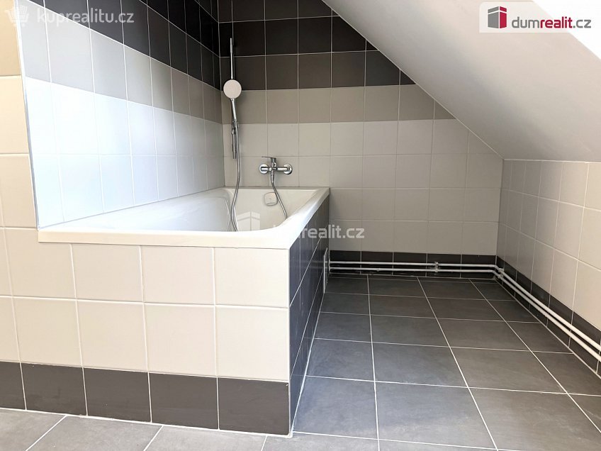 Prodej bytu 4+1 119 m^2 Kolmá, Karlovy Vary 