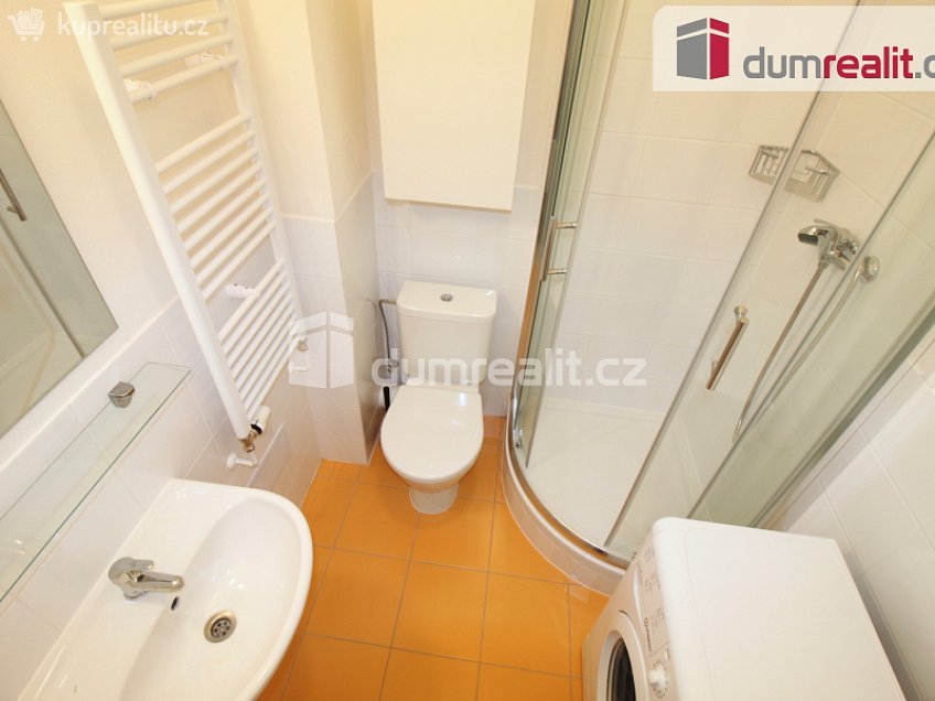 Pronájem bytu 1+kk 20 m^2 Ke Koulce, Praha 5 