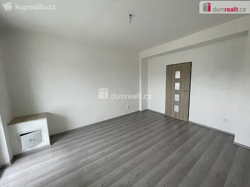 Pronájem bytu 3+1 78 m^2 Jana Šťastného, Mníšek pod Brdy 