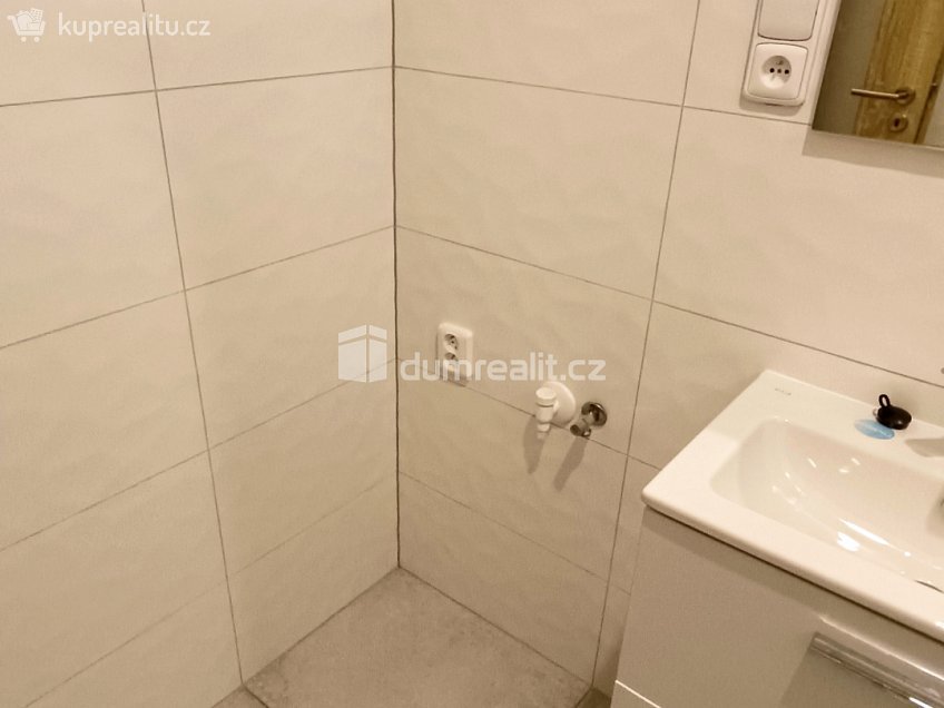 Pronájem bytu 1+1 42 m^2 Žerotínova, Děčín 