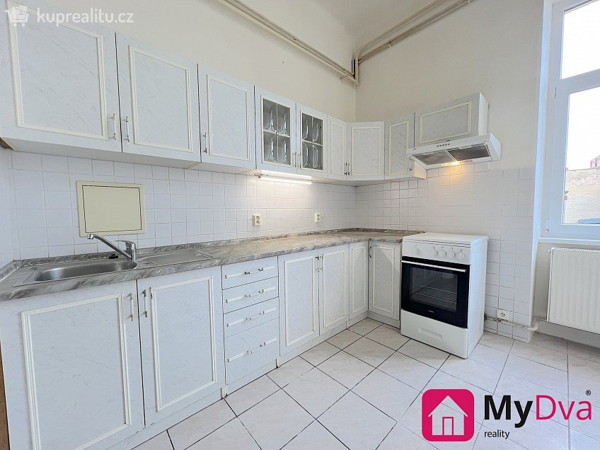 Pronájem bytu 2+1 95 m^2 Dvořákova, Znojmo 