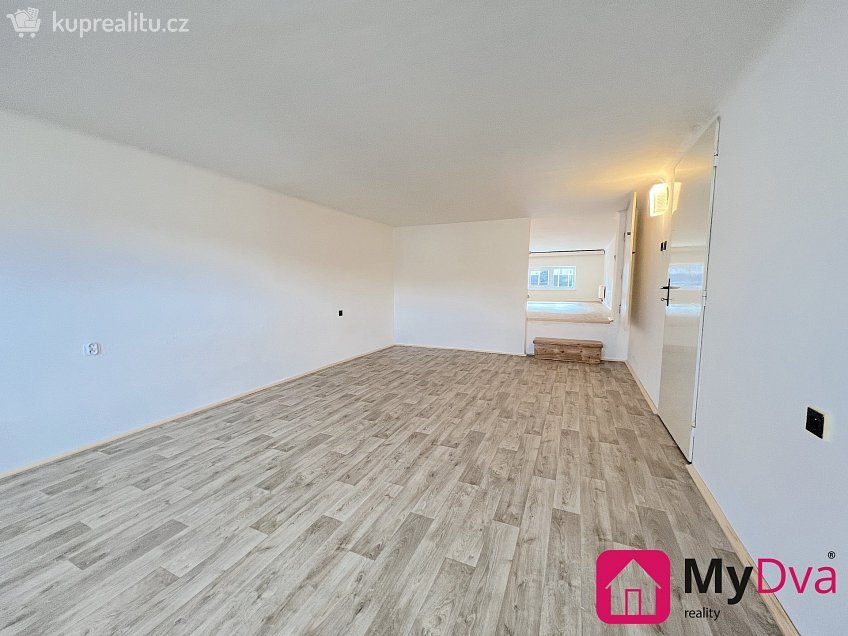 Pronájem bytu 2+1 95 m^2 Dvořákova, Znojmo 