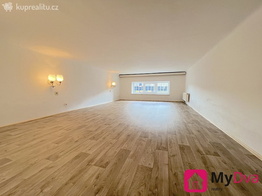 Pronájem bytu 2+1 95 m^2 Dvořákova, Znojmo 