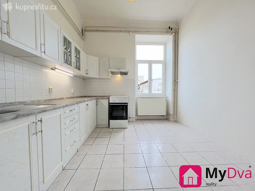 Pronájem bytu 2+1 95 m^2 Dvořákova, Znojmo 