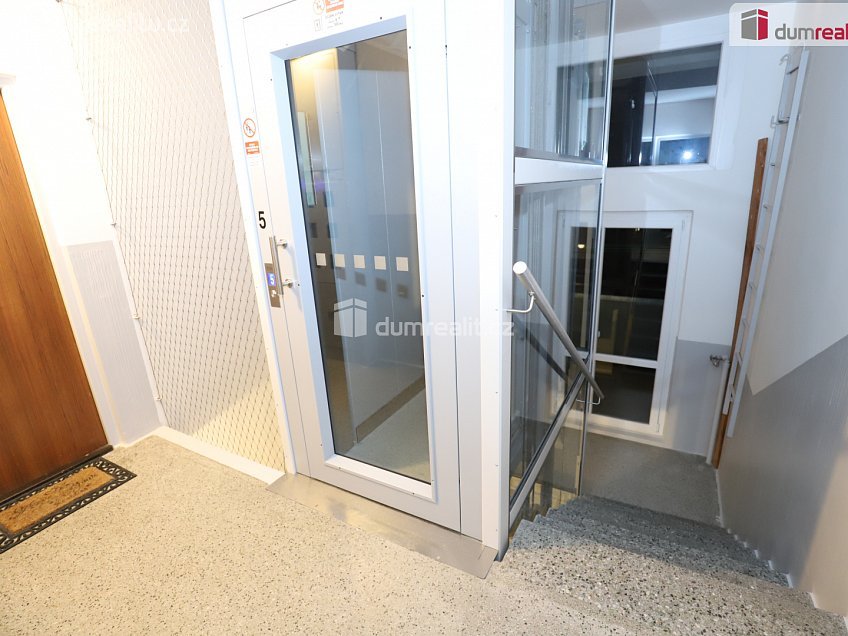 Pronájem bytu 2+kk 56 m^2 Vrchlického, Karlovy Vary 