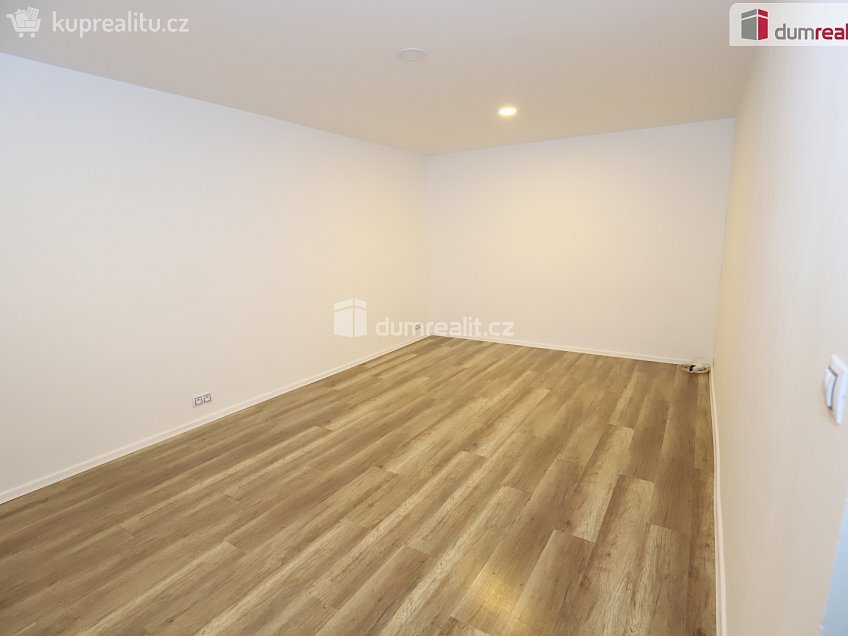 Pronájem bytu 2+kk 56 m^2 Vrchlického, Karlovy Vary 