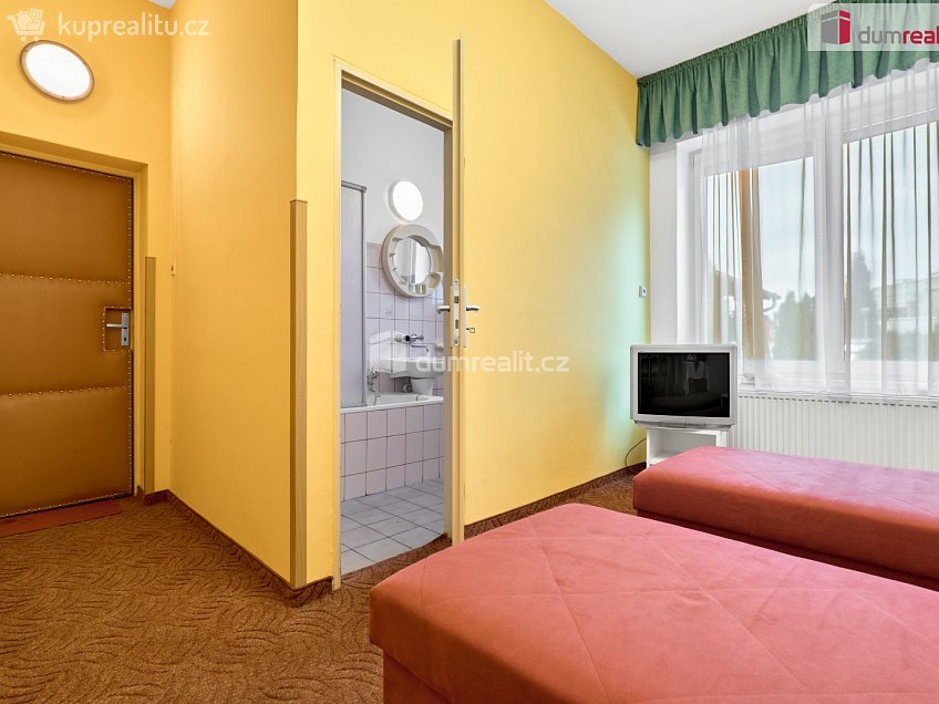 Prodej  rodinného domu 397 m^2 Dlouhá, Karlovy Vary 