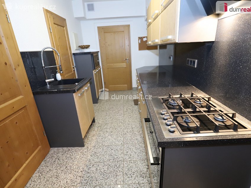 Pronájem bytu 3+1 52 m^2 Hradební, Cheb 