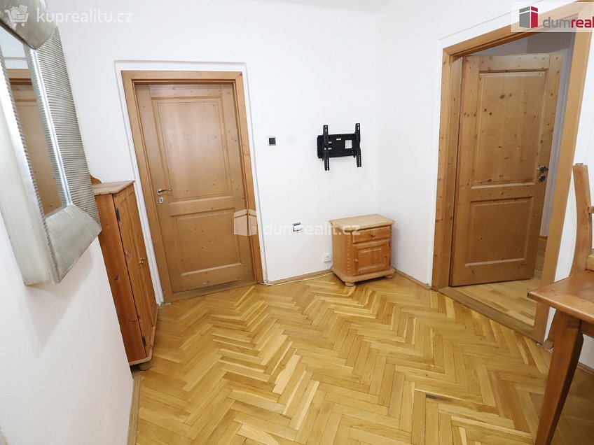 Pronájem bytu 3+1 52 m^2 Hradební, Cheb 