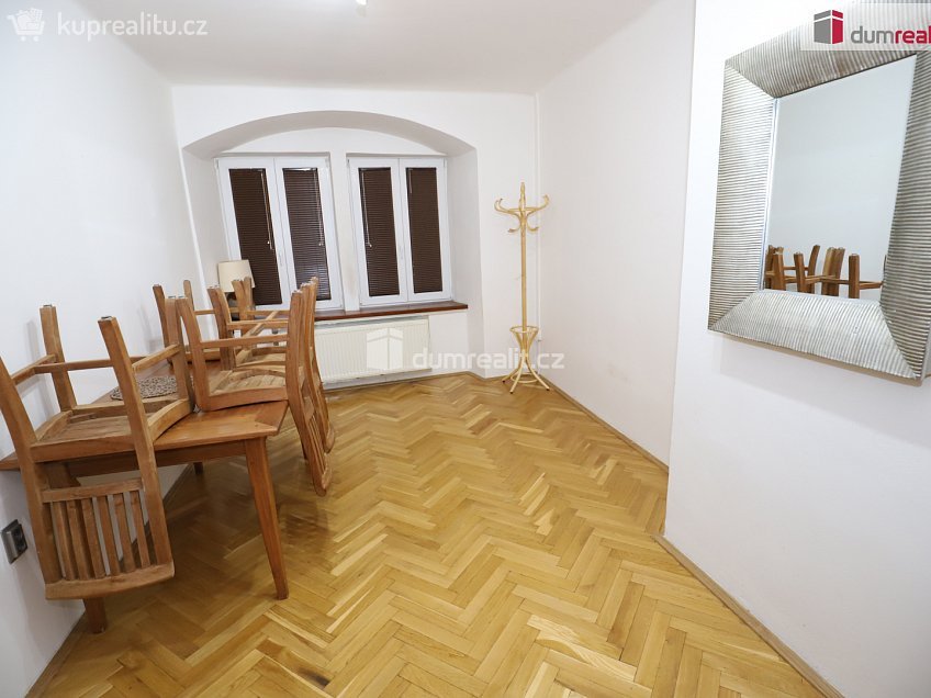 Pronájem bytu 3+1 52 m^2 Hradební, Cheb 