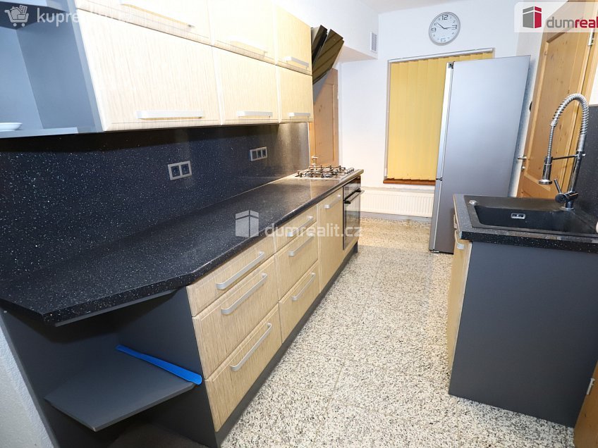 Pronájem bytu 3+1 52 m^2 Hradební, Cheb 