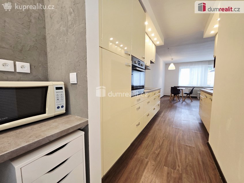 Pronájem bytu 3+kk 77 m^2 U vojenské nemocnice, Praha 6 